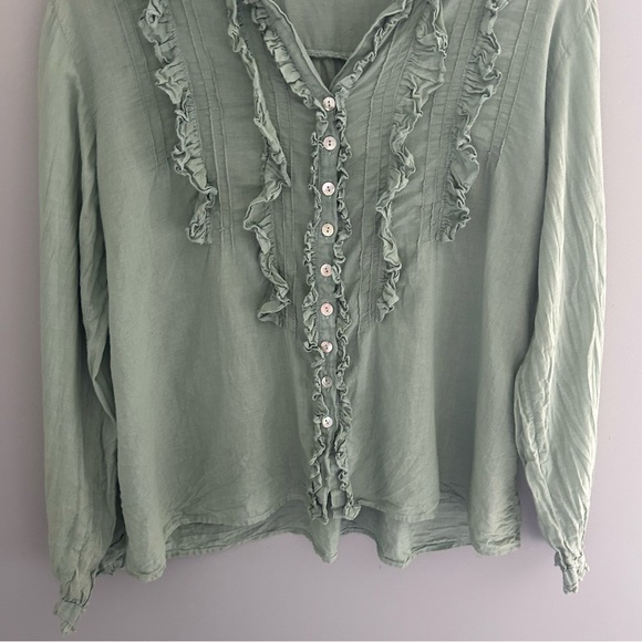 JP and Mattie Green Ruffles Blouse Mother of Pearl Buttons Size Medium - Picture 7 of 12